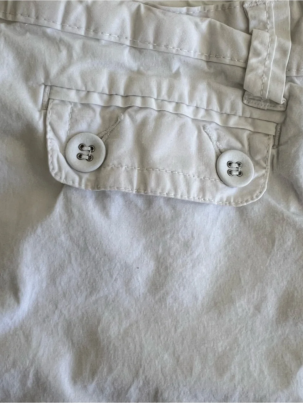 Petite Sophisticate White Capris with Button Flaps - Size 6P